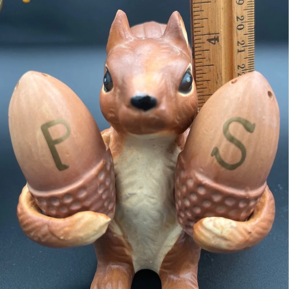 N/A kitschy squirrel